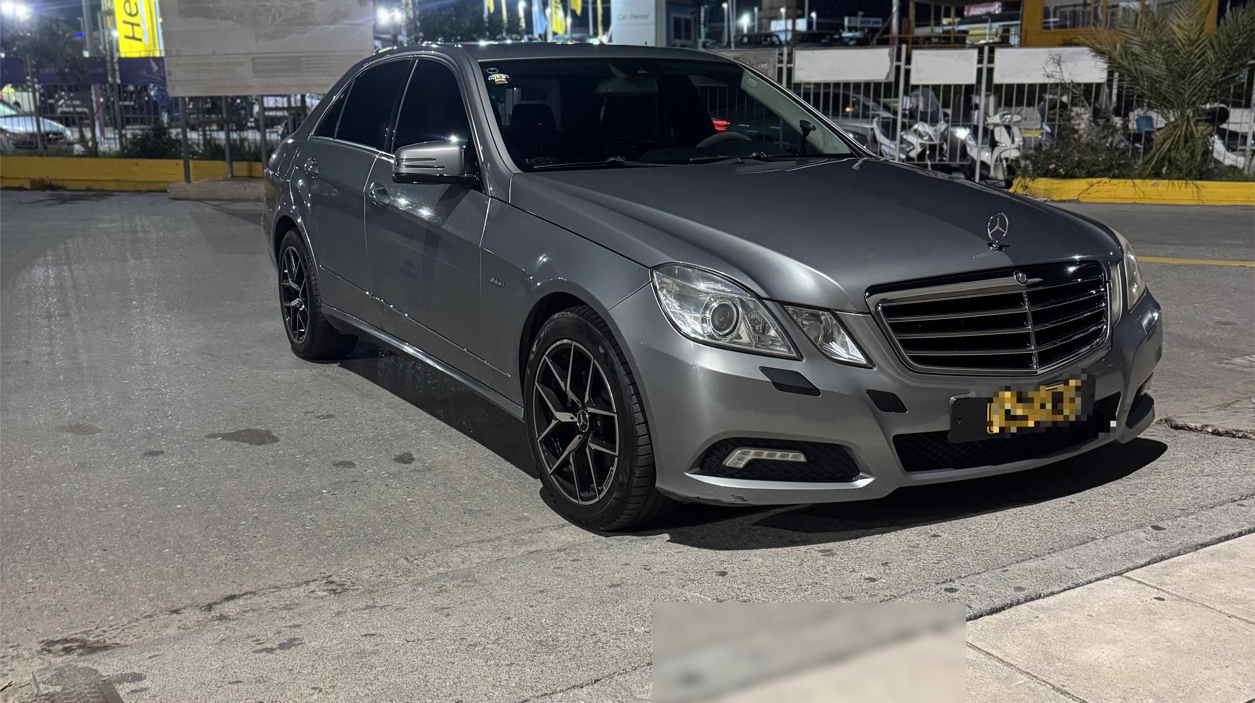 Mercedes E-Class Grey - Stefanakis Taxi